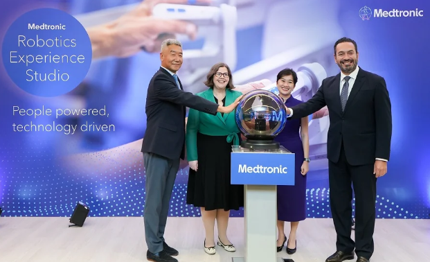 [From L-R]: Feng Dong, Vice President, Medtronic Asia Region-Led Market; H.E. Sarah McGrath, Ambassador at Embassy of Ireland in Singapore; Jacqueline Poh, Managing Director, EDB; Majid Kaddoumi, Senior Vice President and President, Medtronic Europe, Midd