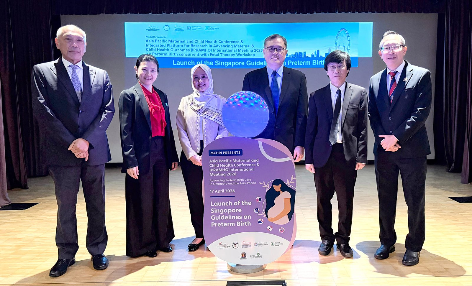 The new Guidelines were unveiled by Mdm Rahayu Mahzam, MOS, MDDI and MOH-2